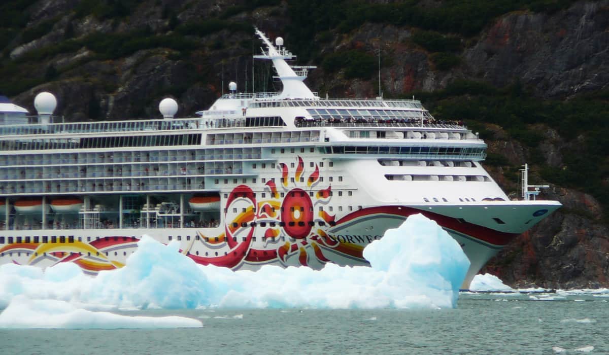 norwegian cruise ship hits iceberg 2023