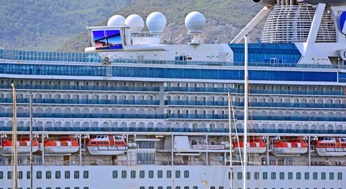 Massive Waves Keep Princess Cruises Ship From Docking